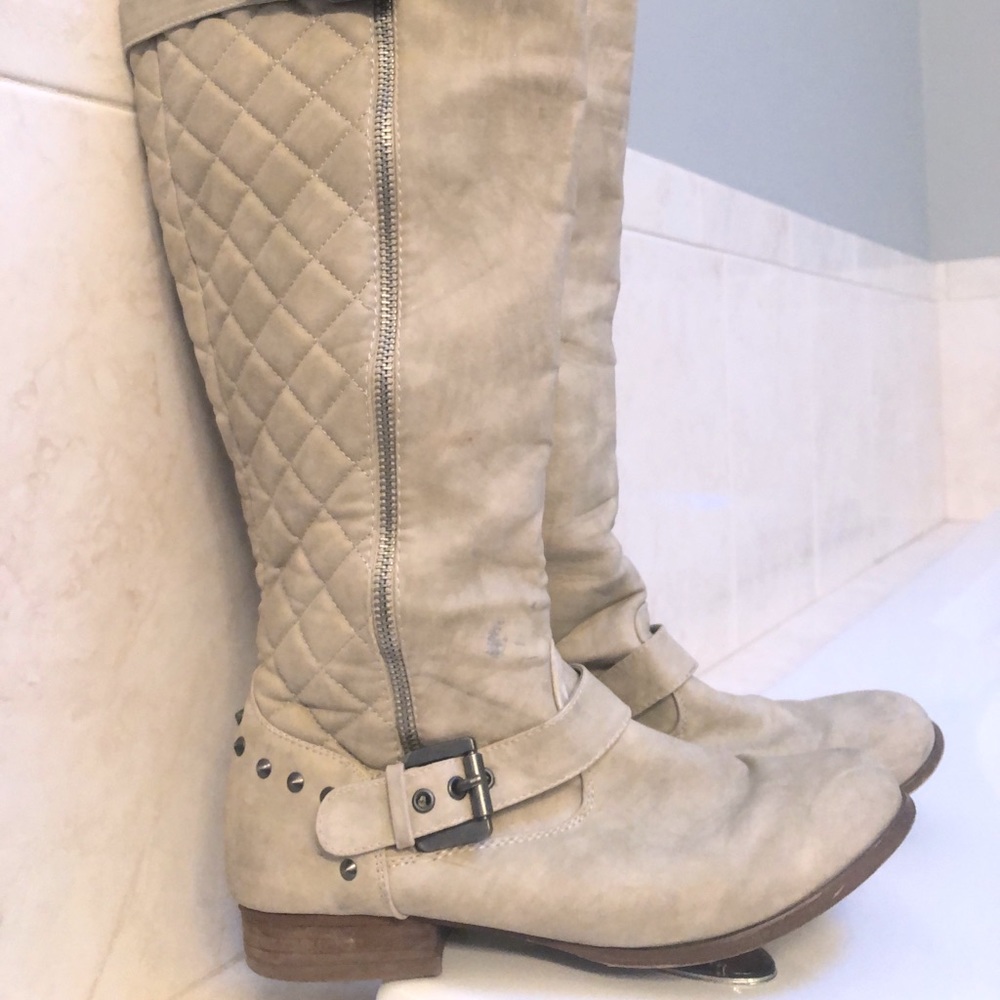 Women’s Boots 👢 Cream color